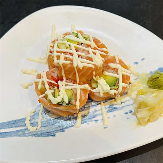 Salmon Sashimi Salad Roll 4pcs 三文鱼刺身沙拉卷 4pcs